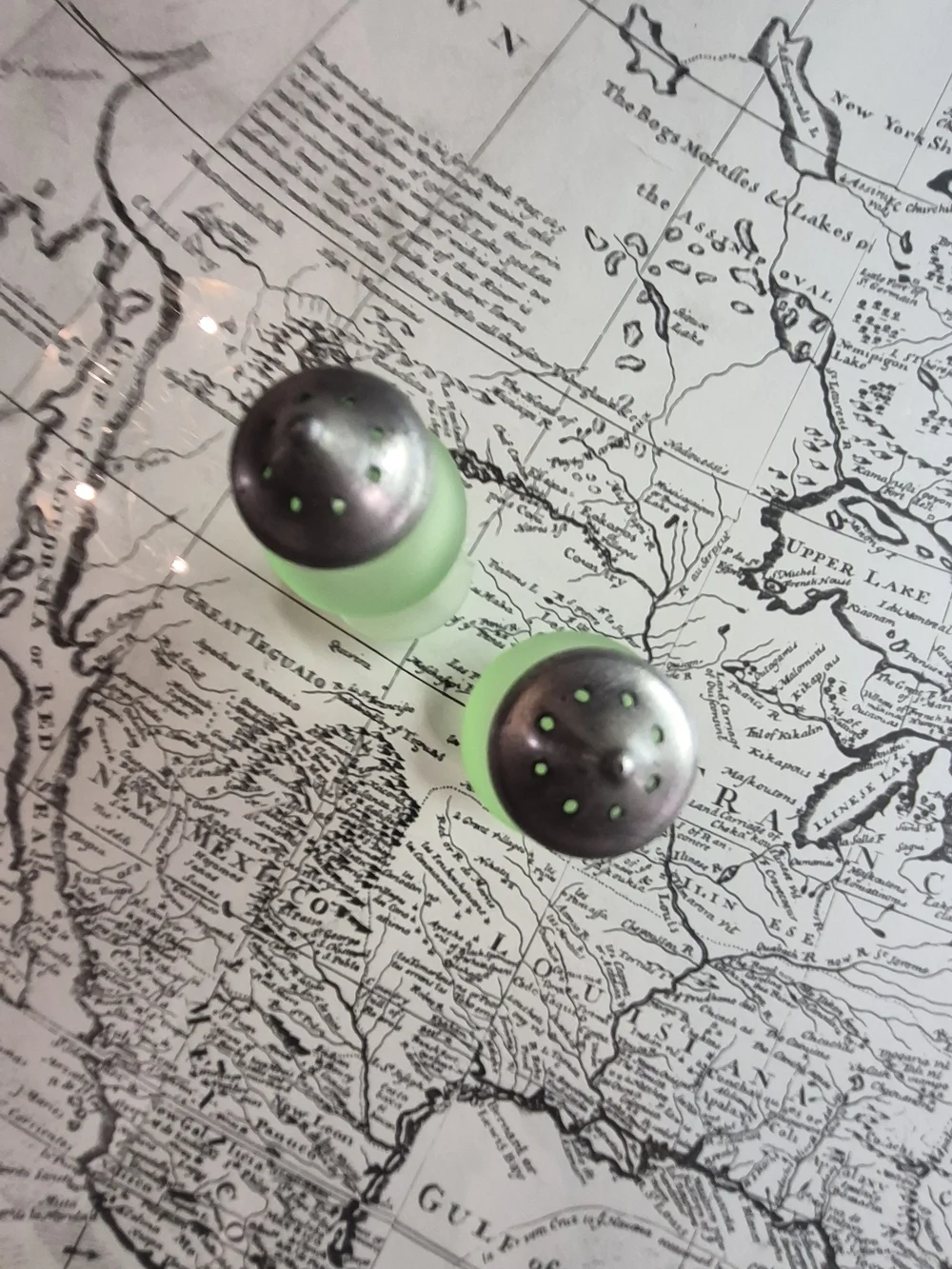 URANIUM JADE VINTAGE SALT/PEPPER SET